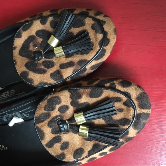 Leopard Cheetah Print Loafers with Tassel Detail - Picture 4 of 8